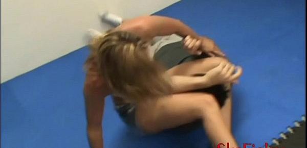  Grappling Julie vs Van The Man - Scissorhold Session from Strong Fighter